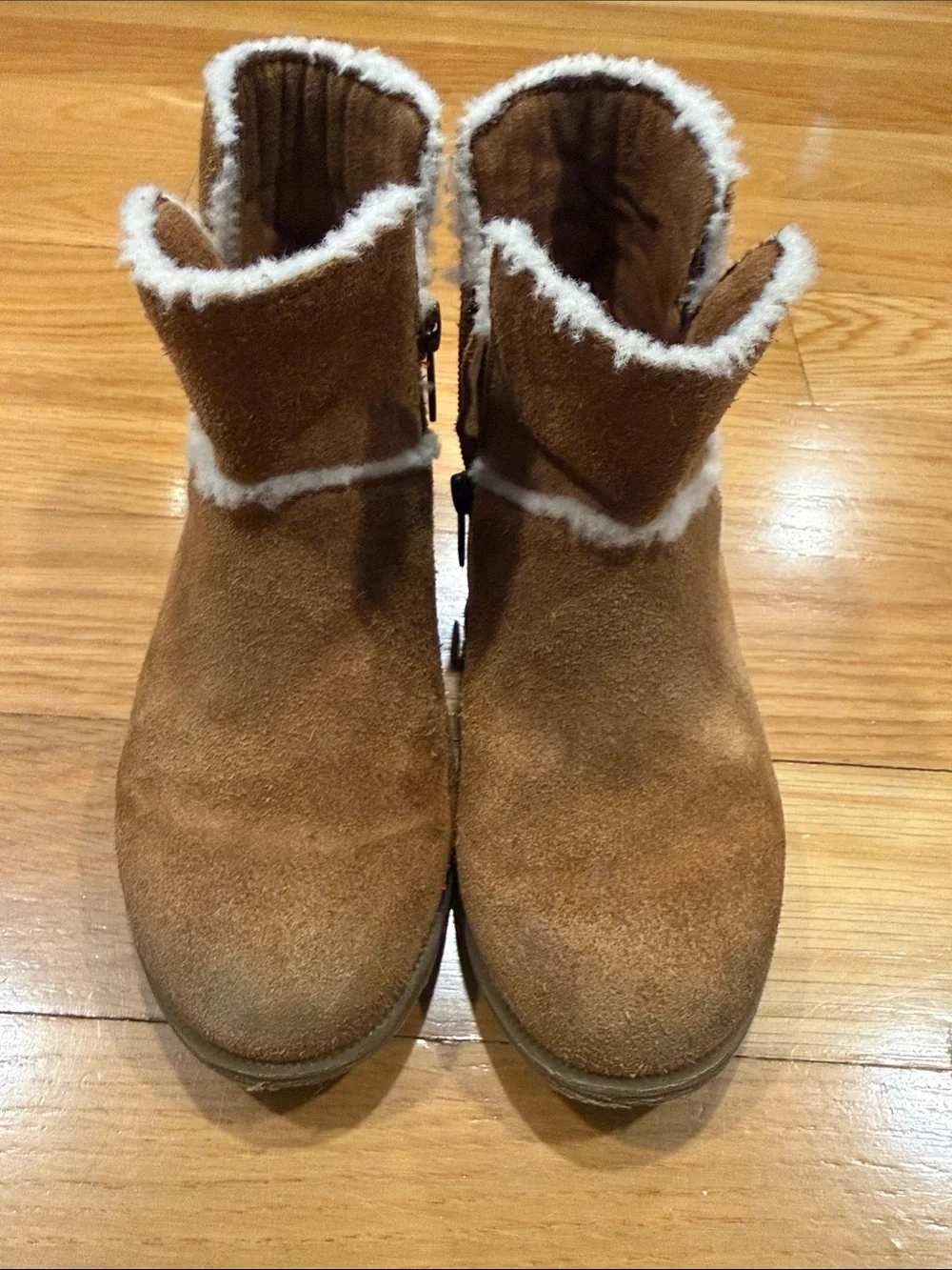 Ugg girls Colette chestnut suede ankle side zipper boots size 11.